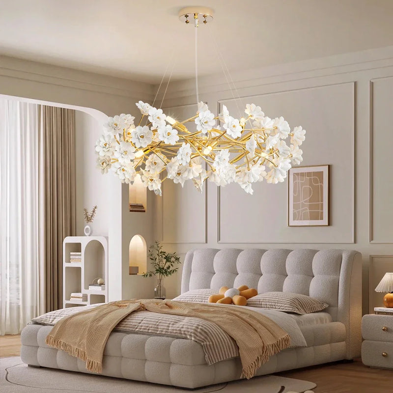 ✨ Modern And Luxurious Crystal Pendant Light With Flowers